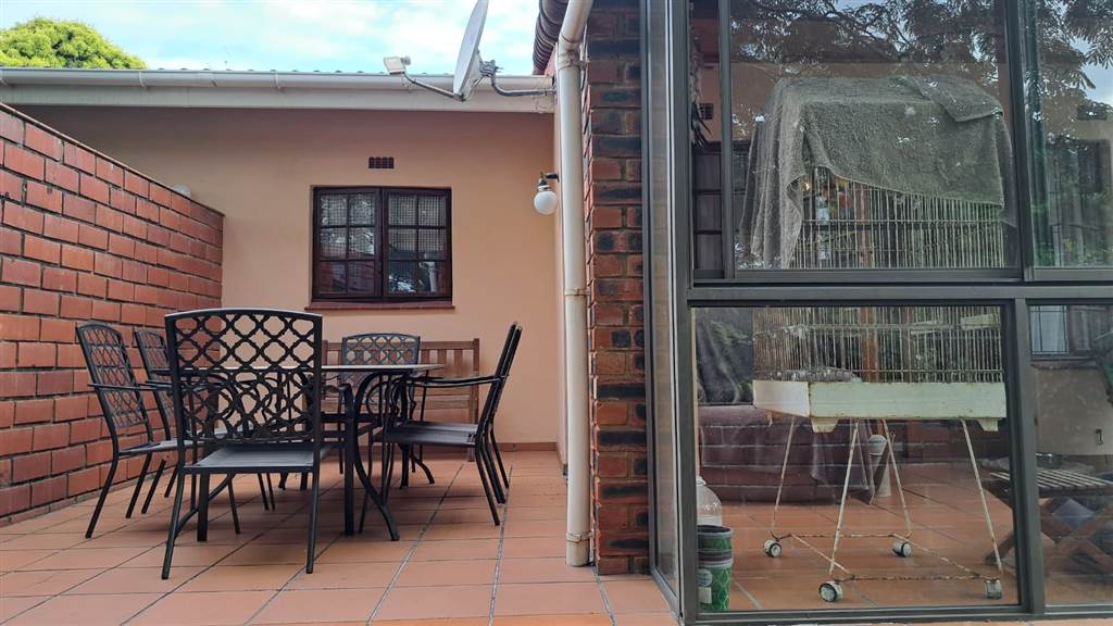 3 Bed Townhouse in Umtentweni photo number 21