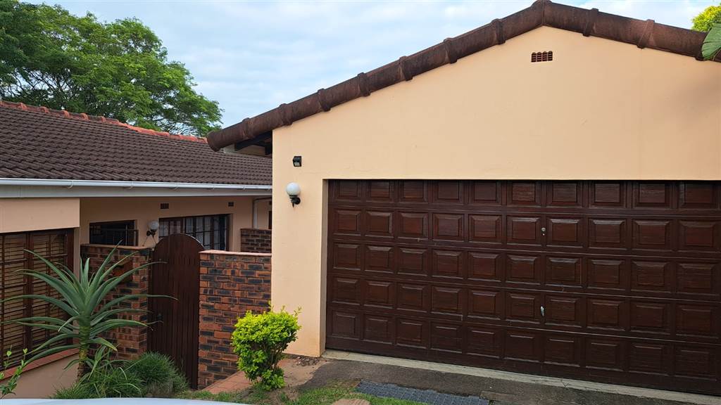 3 Bed Townhouse in Umtentweni photo number 23