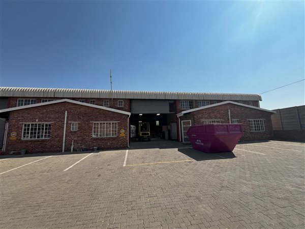 707  m² Industrial space