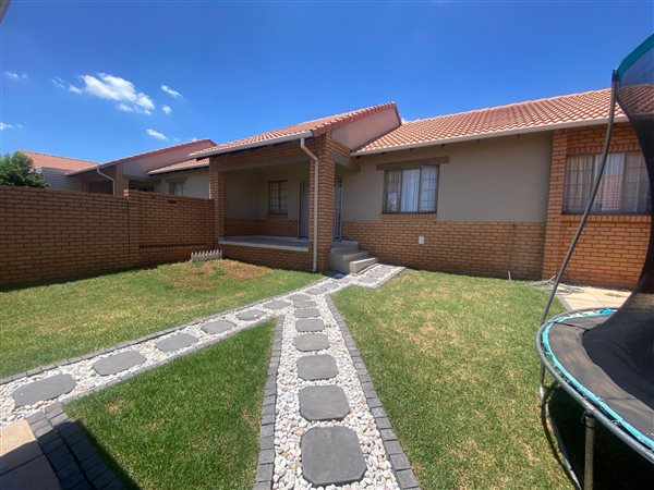 3 Bedroom Townhouse 3 Bedroom Townhouse