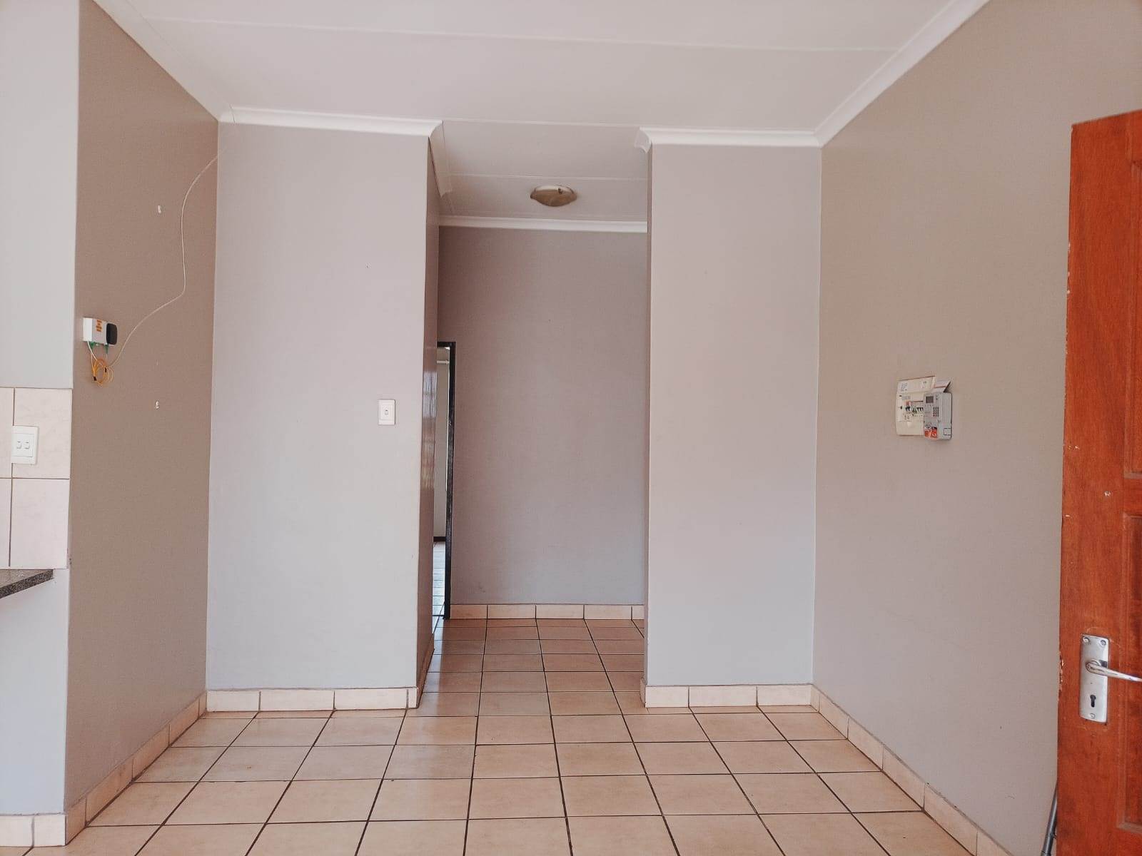 2 Bed Apartment in Brakpan North photo number 7