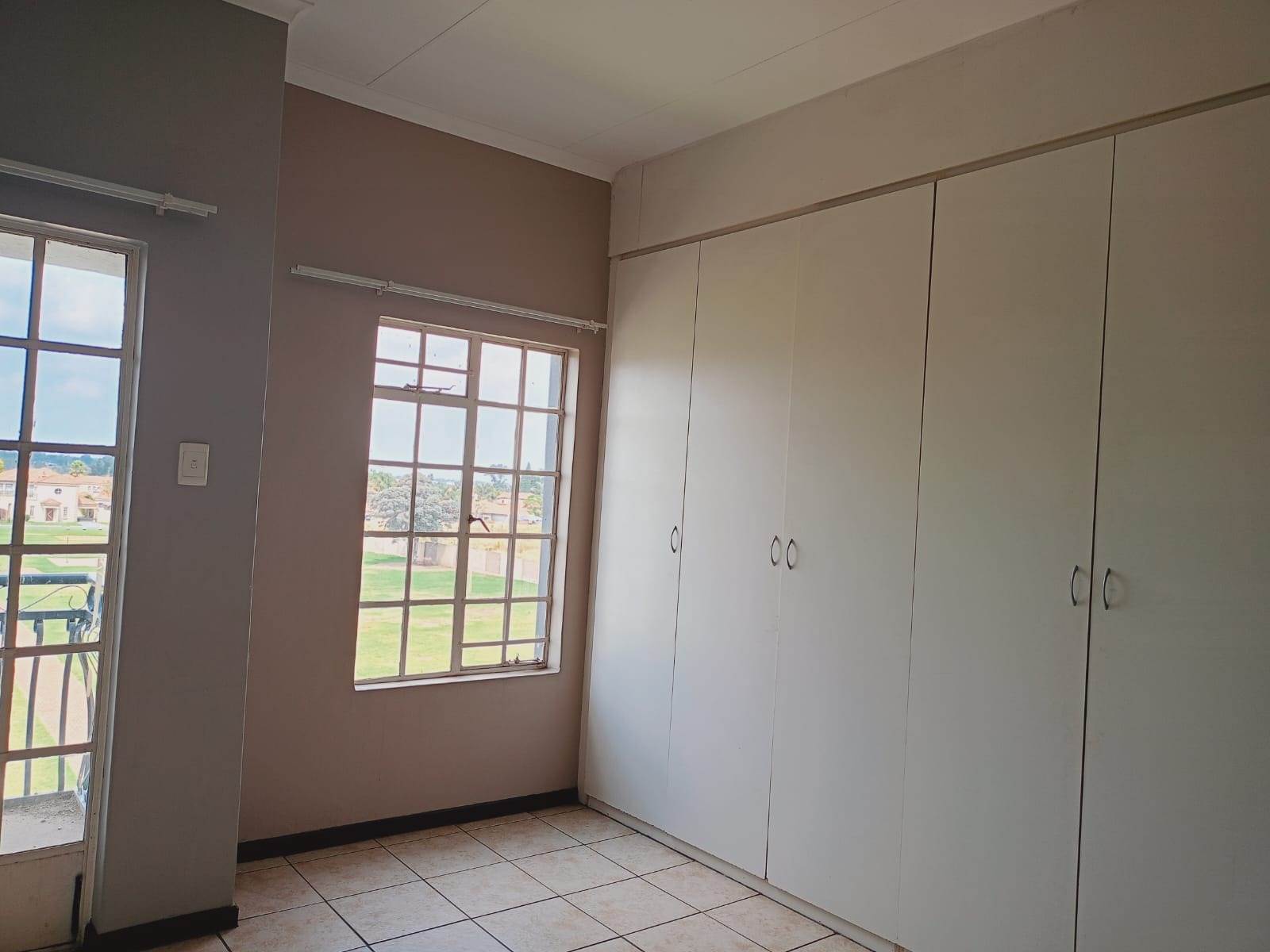 2 Bed Apartment in Brakpan North photo number 9