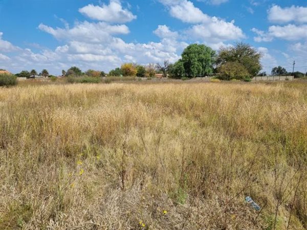2035 m² Land available in Kookrus
