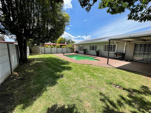 4 Bed House in Hutten Heights