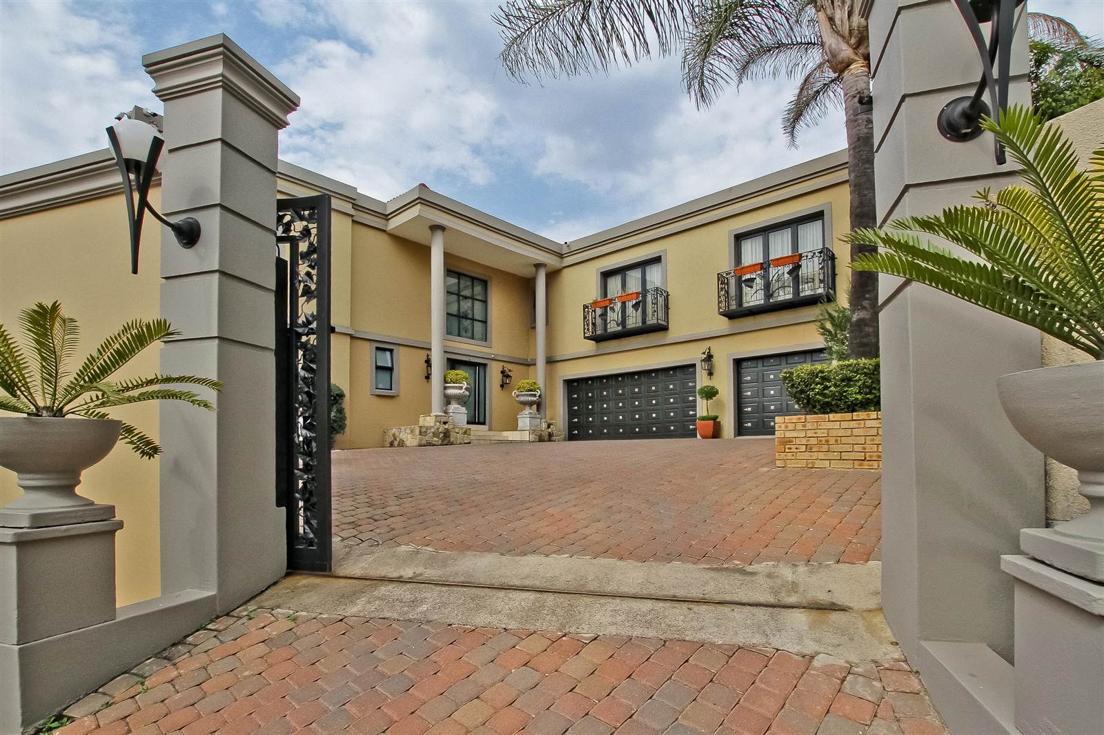 5 Bed House in Bryanston photo number 2