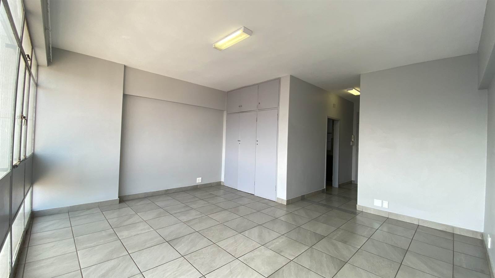 Studio Apartment in Johannesburg Central photo number 7