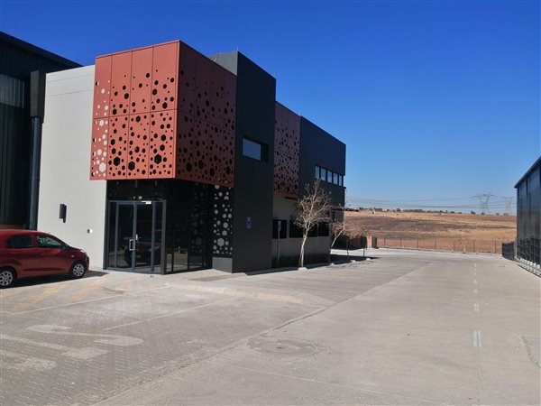 3 703  m² Industrial space