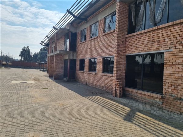3 000 m² Industrial space 3 000 m² Industrial space