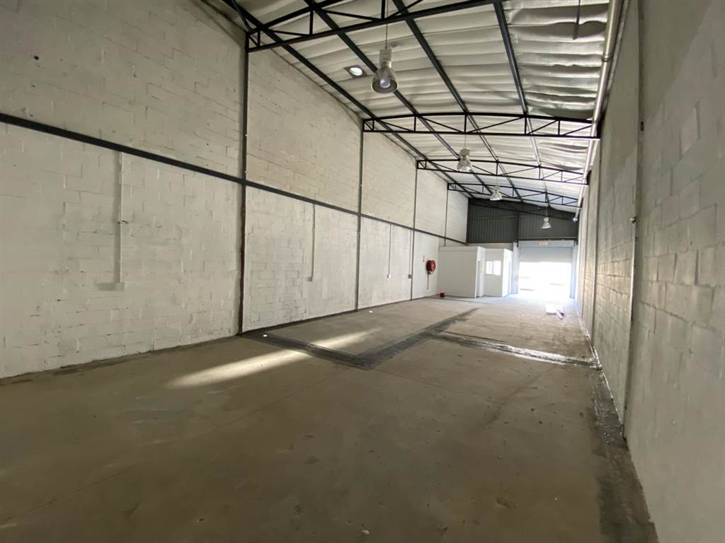 150  m² Industrial space in Strand Central photo number 2