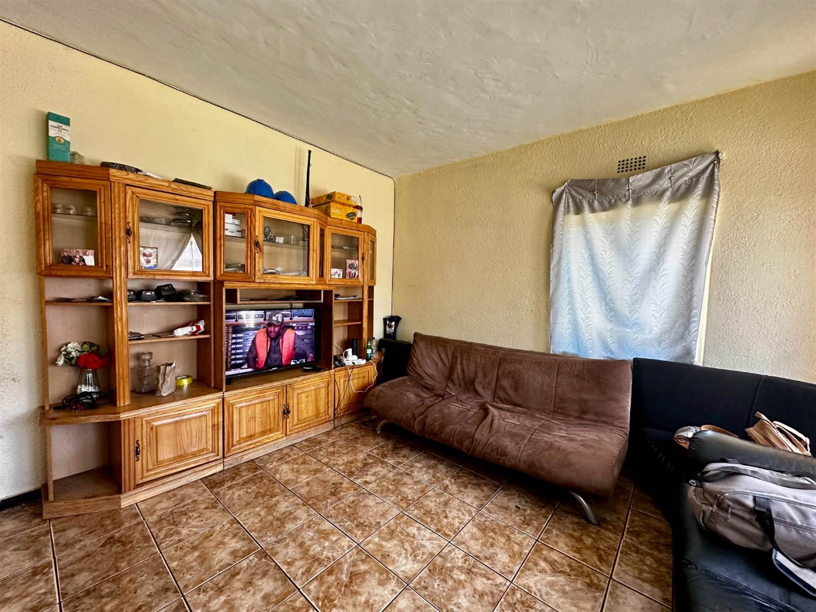 2 Bed Apartment in West Turffontein photo number 9