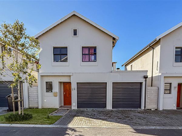 3 Bedroom Townhouse 3 Bedroom Townhouse