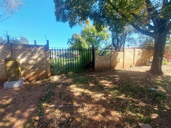 1 125 m² Land