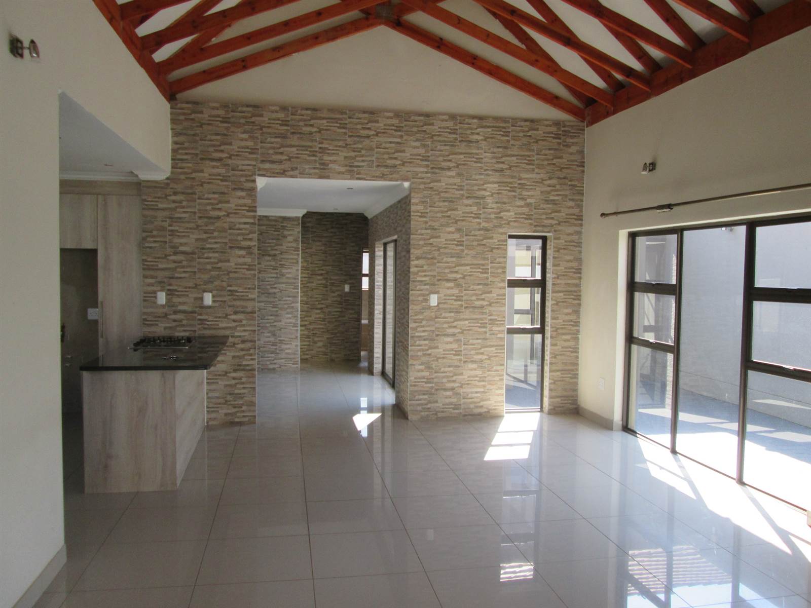 3 Bed House in Leloko photo number 4