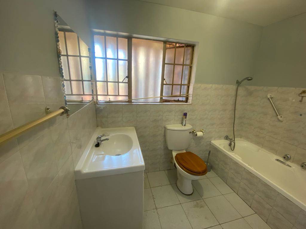 2 Bed House in Southcrest photo number 11