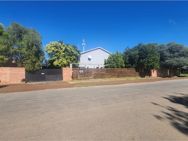 4 Bedroom House 4 Bedroom House