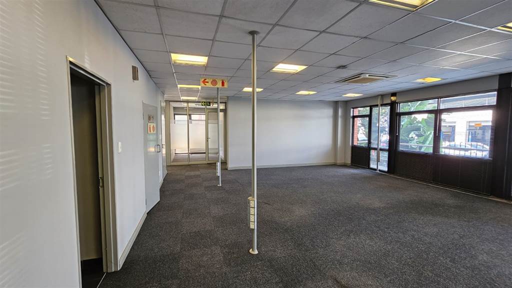 505  m² Office Space in Bedfordview photo number 11