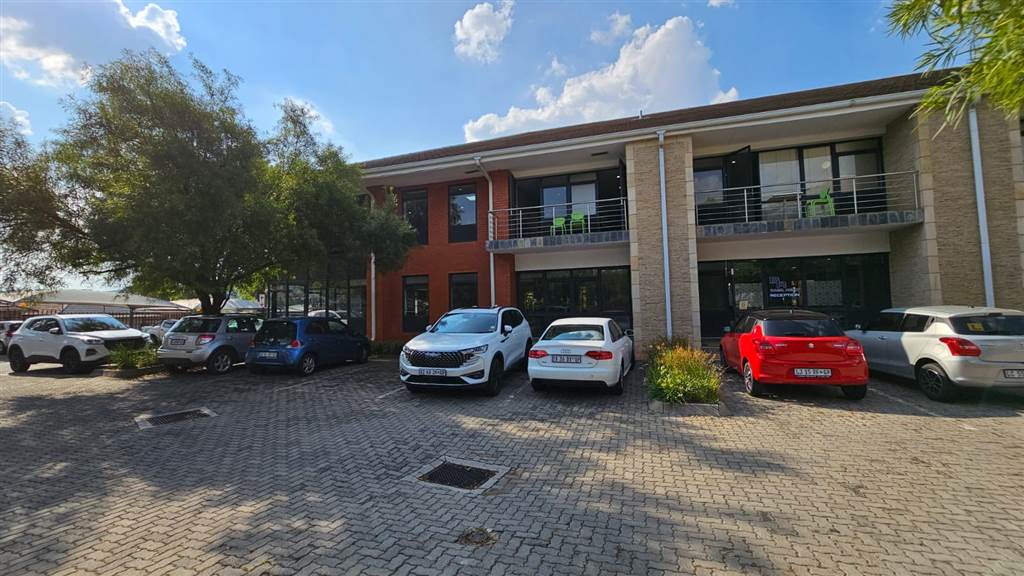 505  m² Office Space in Bedfordview photo number 1