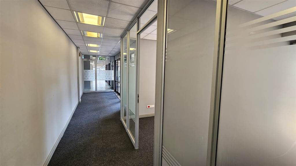 505  m² Office Space in Bedfordview photo number 9