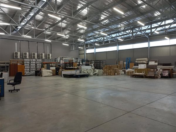 1 550  m² Industrial space