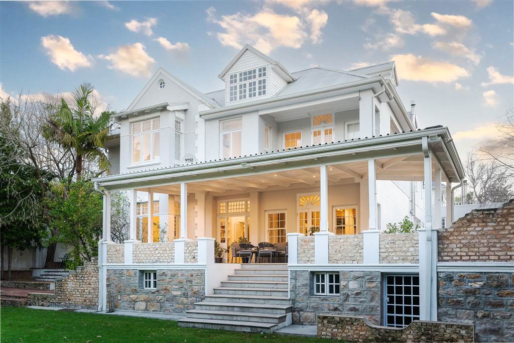 5 Bedroom House 5 Bedroom House