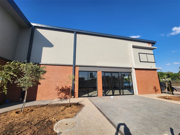 555 m² Industrial space 555 m² Industrial space