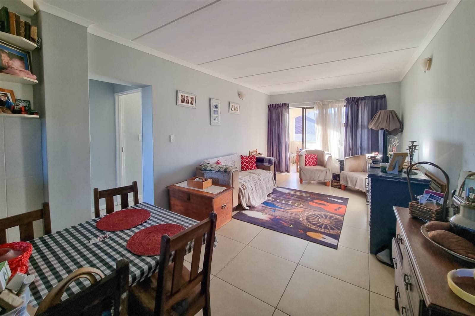 2 Bed Apartment in Vredekloof East photo number 6