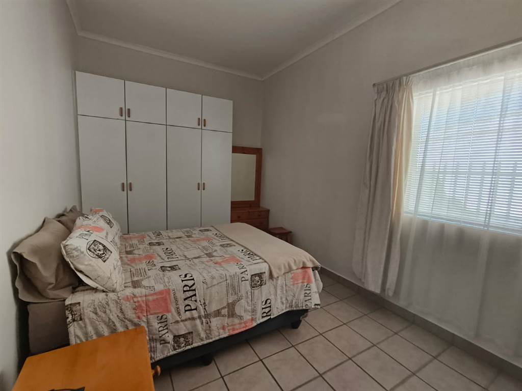 2 Bed House in Ladismith photo number 11