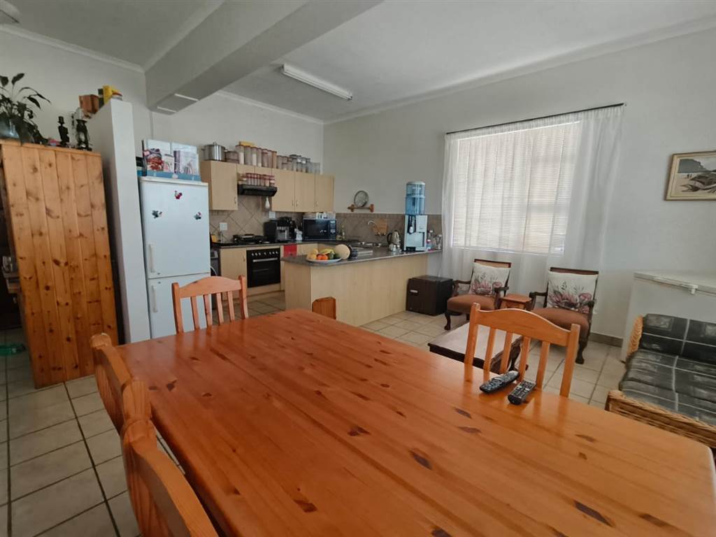 2 Bed House in Ladismith photo number 5