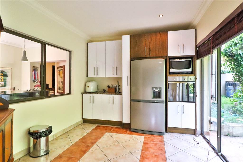 5 Bed House in Waterkloof photo number 16