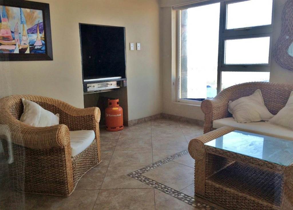 3 Bed Apartment in Jeffreys Bay photo number 11