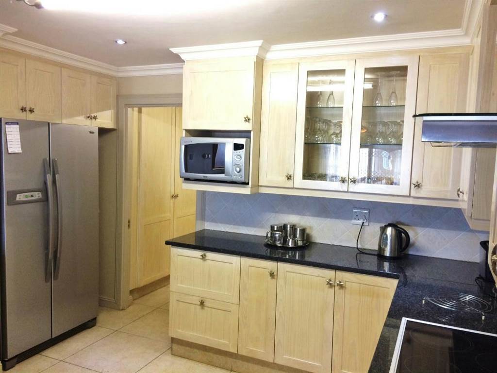 3 Bed Apartment in Jeffreys Bay photo number 5
