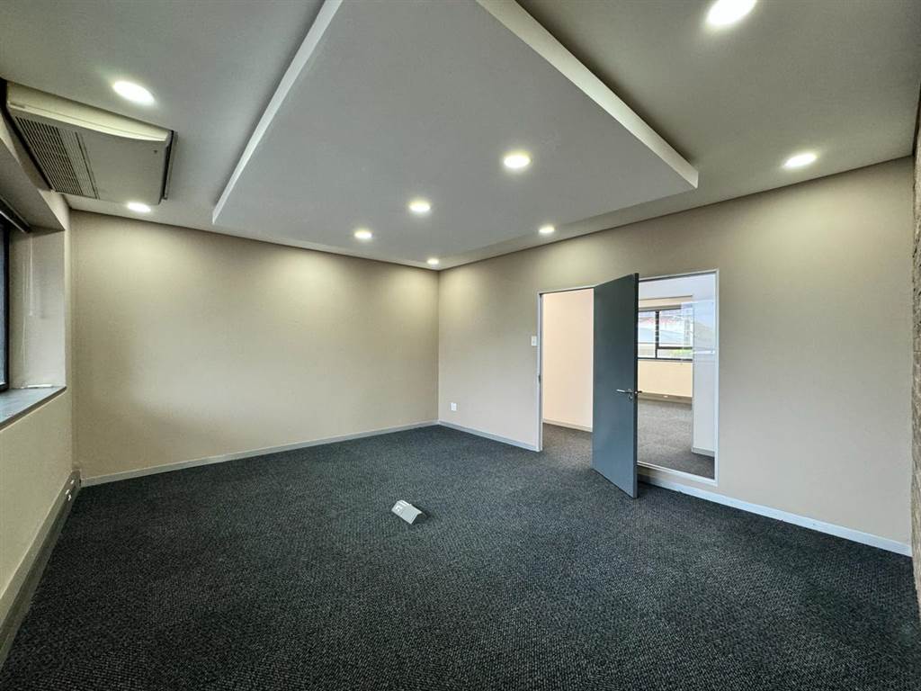 233.7  m² Commercial space in Bryanston photo number 3