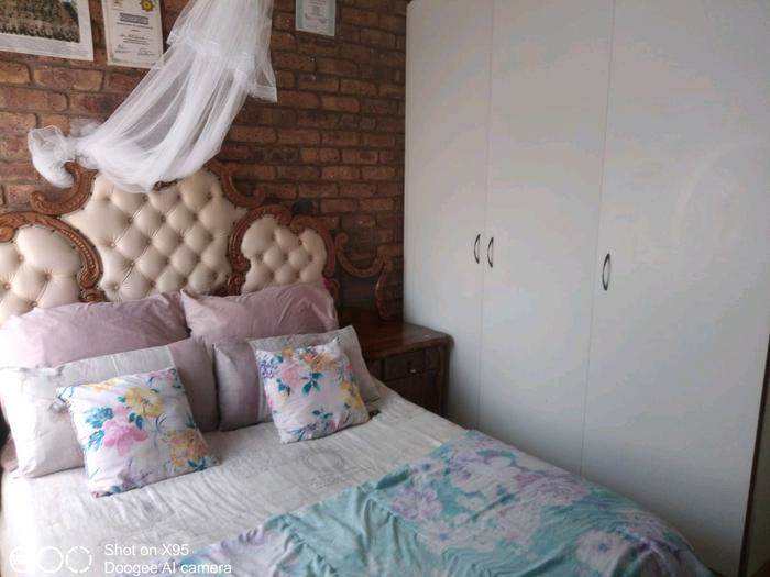 2 Bed Flat in Pretoria West photo number 5