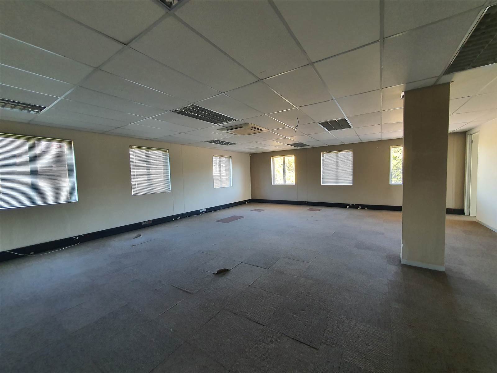 394  m² Commercial space in Greenstone Hill photo number 5