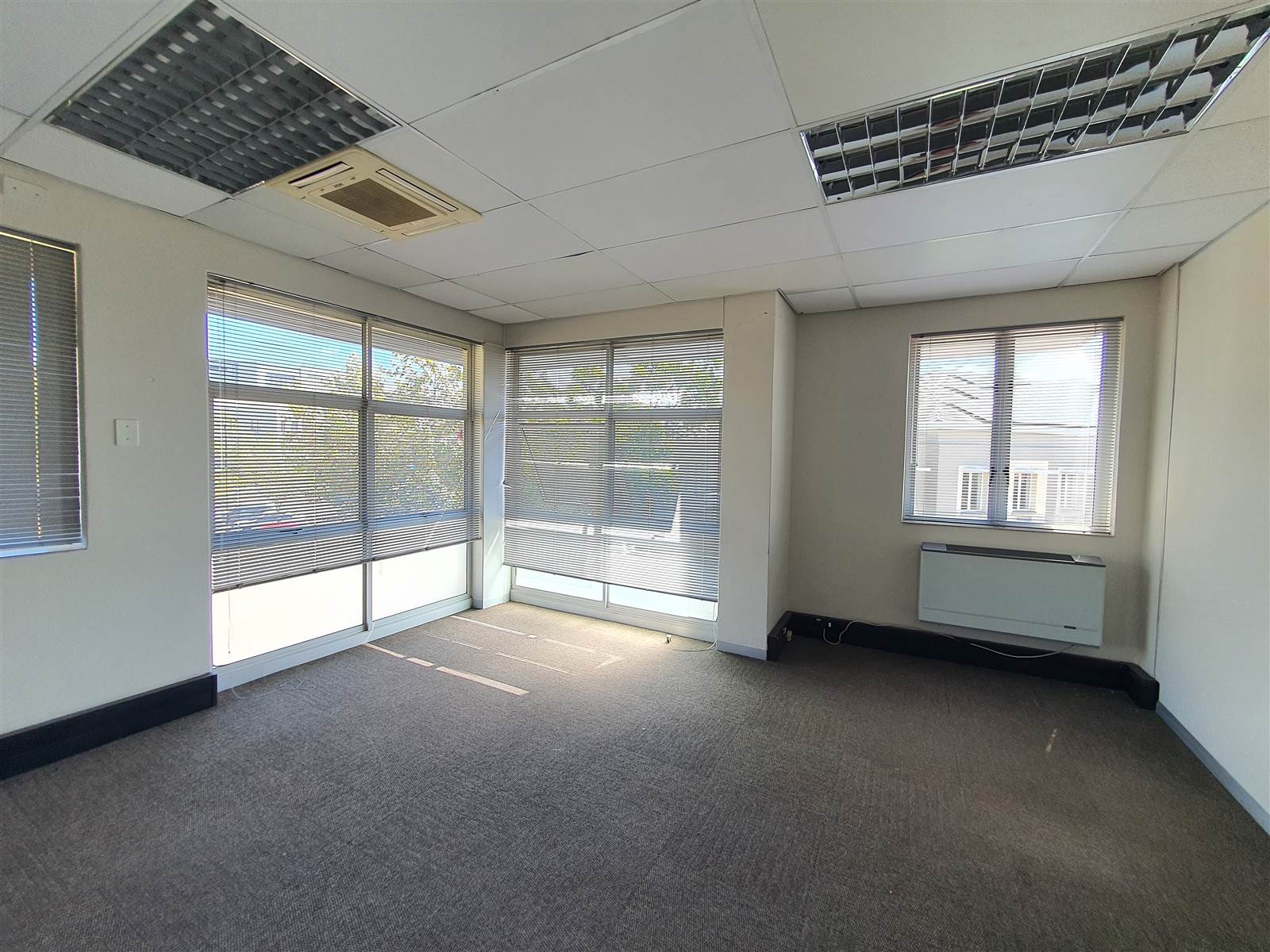 394  m² Commercial space in Greenstone Hill photo number 4