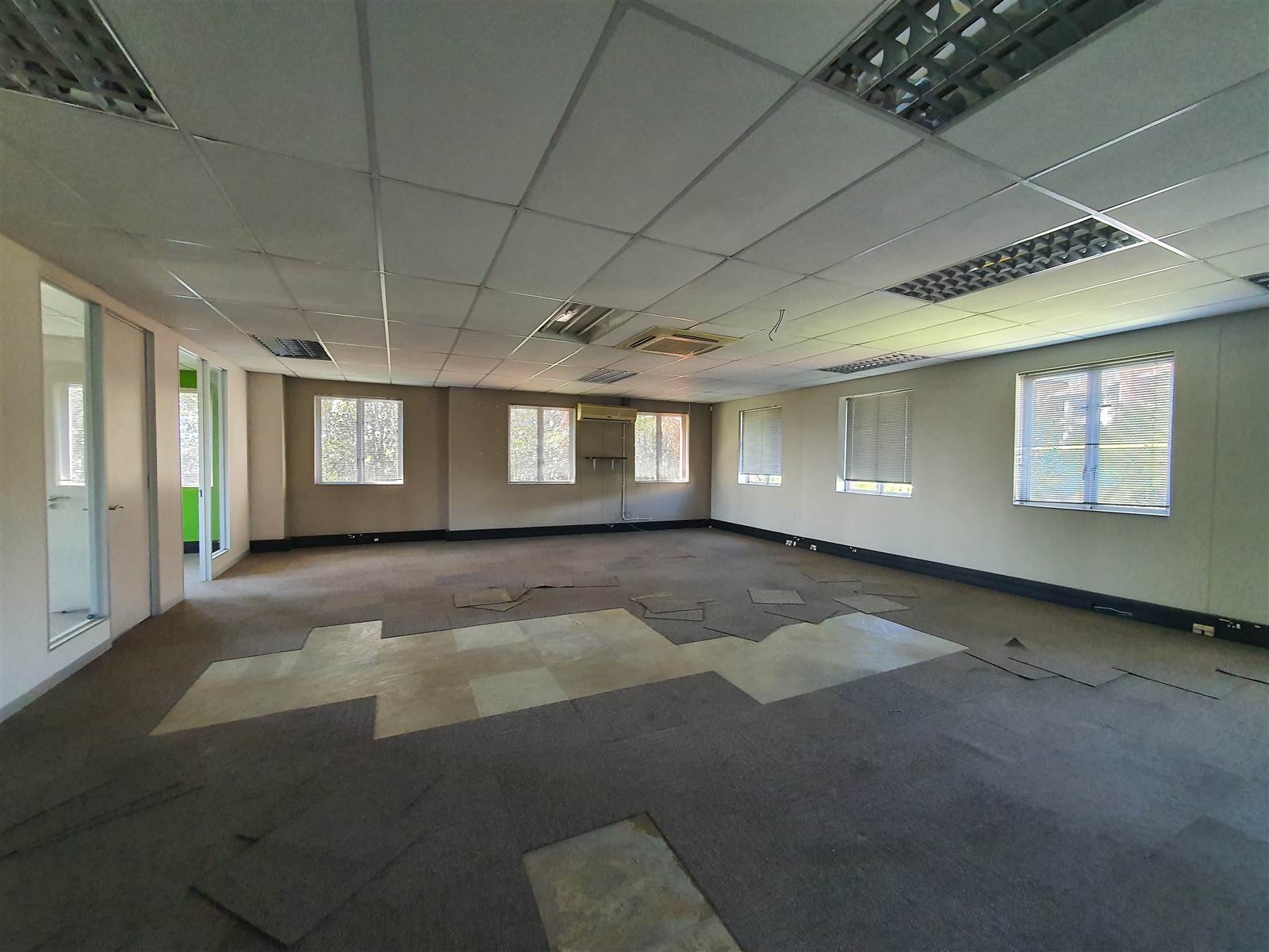 394  m² Commercial space in Greenstone Hill photo number 8