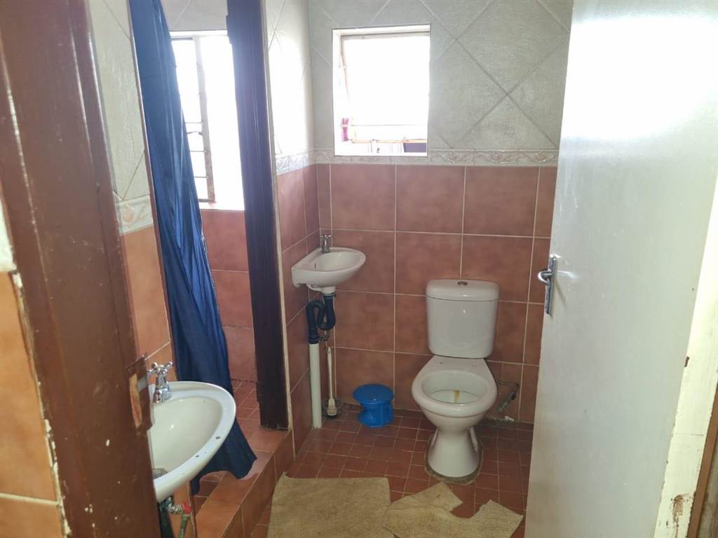 5 Bed House in Mamelodi East photo number 6