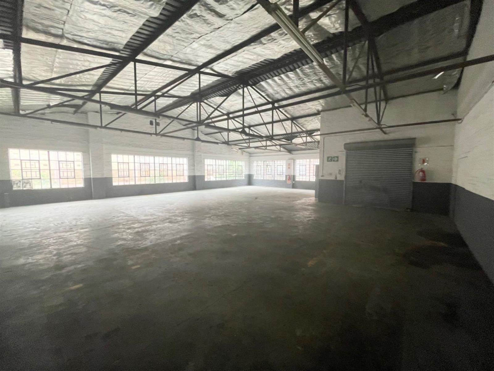 330  m² Industrial space in Mountain Ridge photo number 3