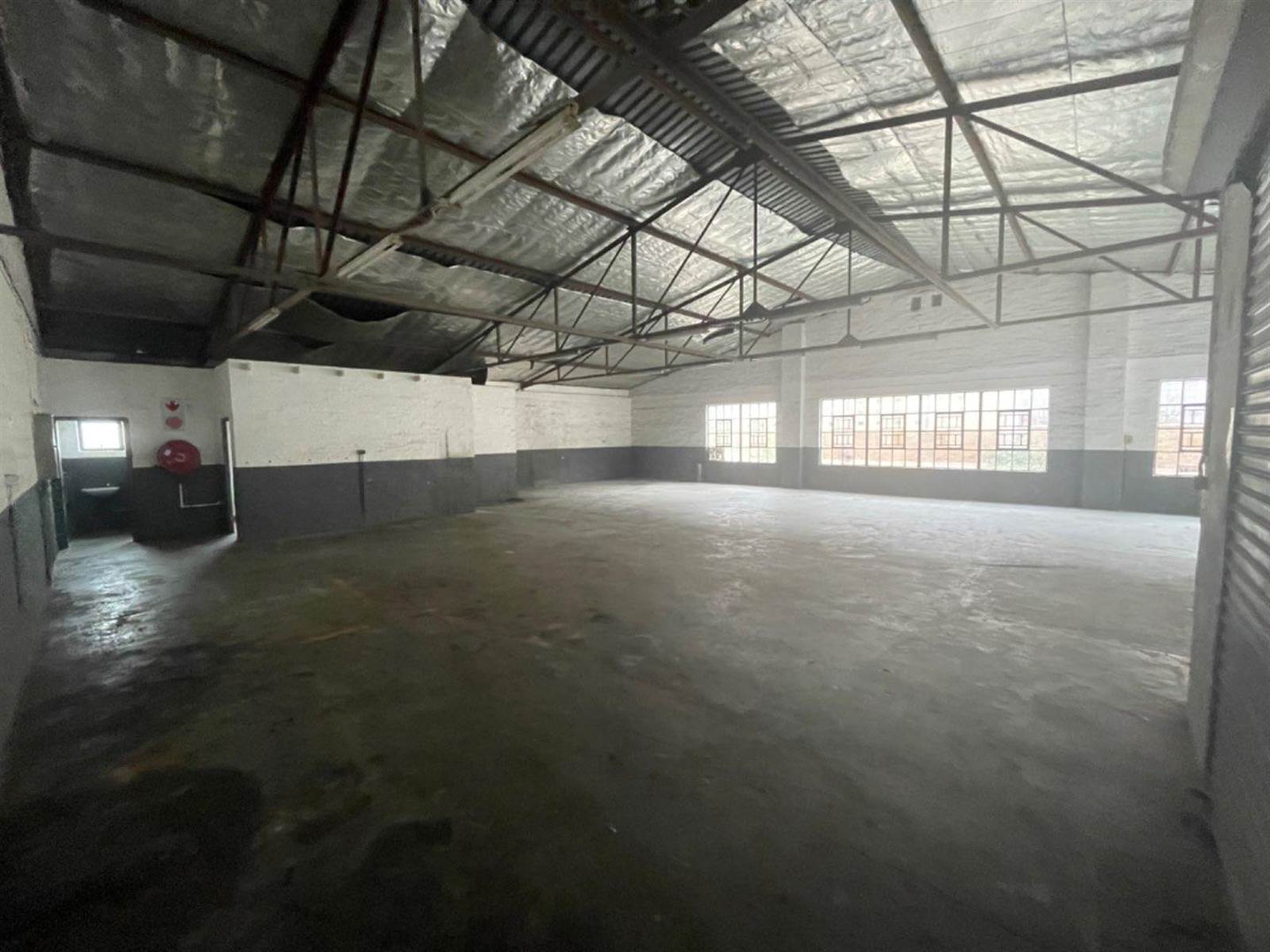 330  m² Industrial space in Mountain Ridge photo number 2