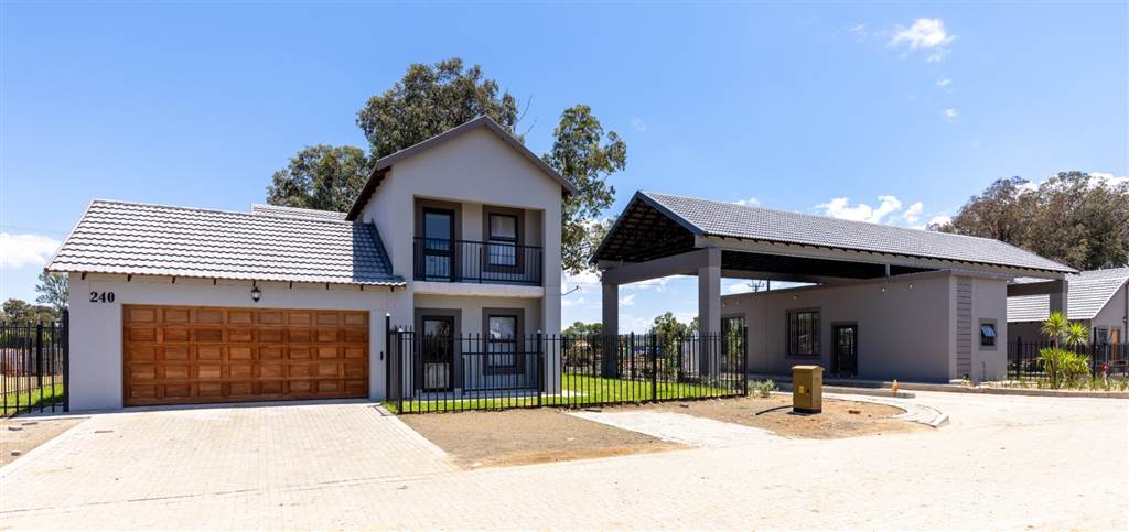 3 Bed Townhouse in Bloemspruit photo number 28