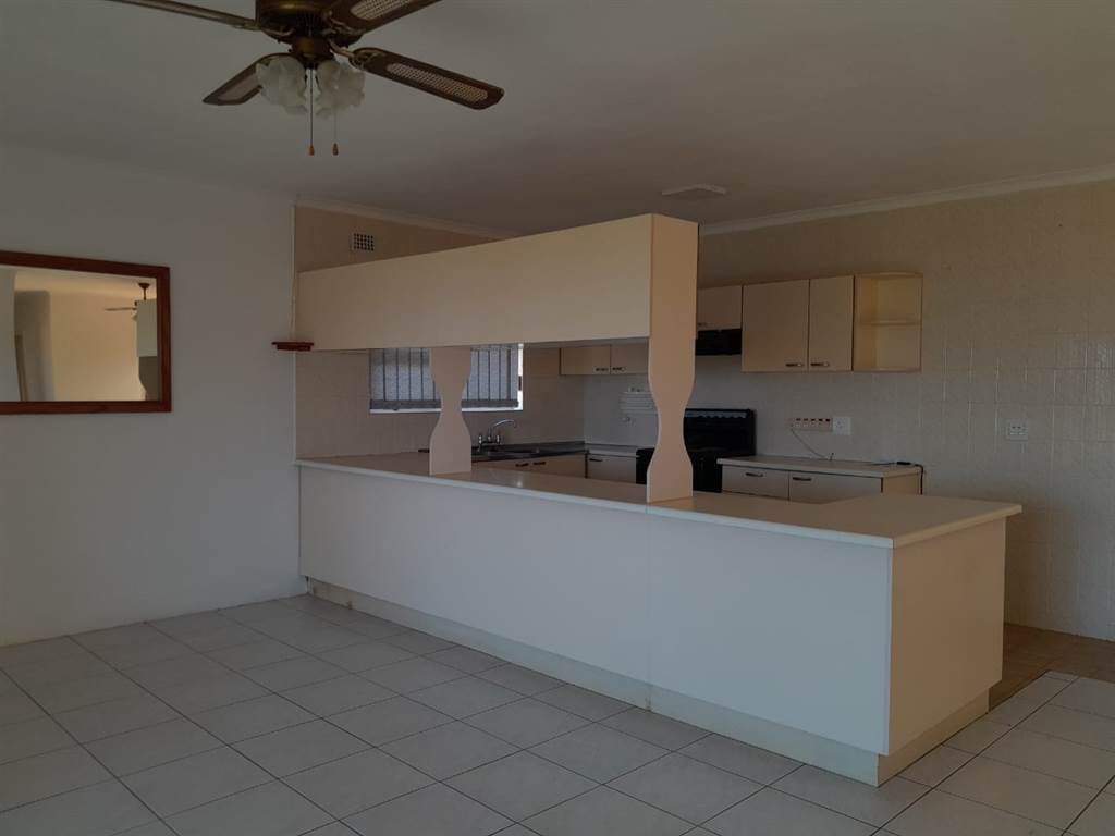 2 Bed House in Illovo Beach photo number 8