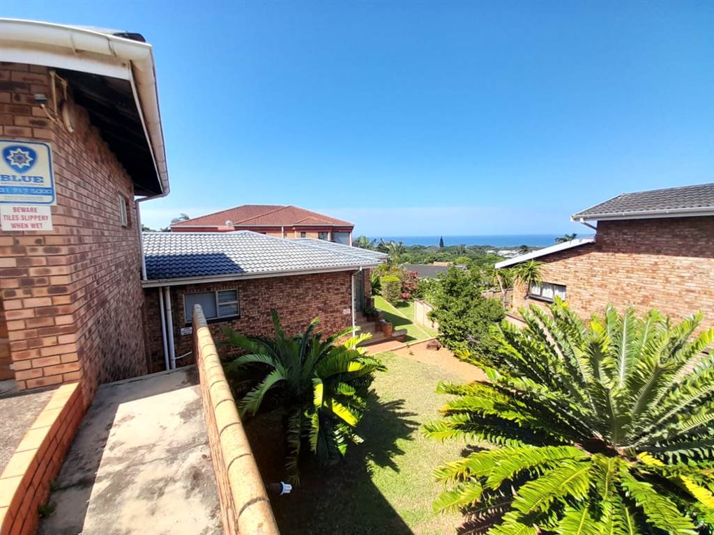2 Bed House in Illovo Beach photo number 3