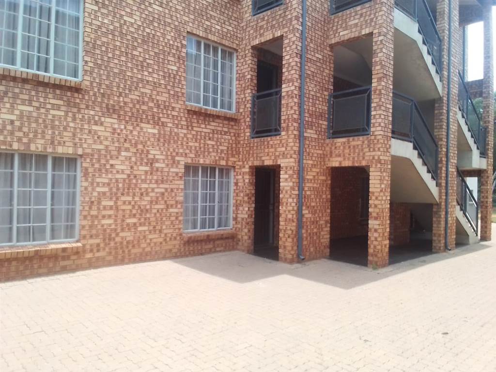 2 Bed Apartment in Middelburg Central photo number 1