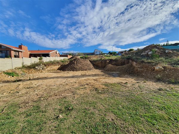 925 m² Land