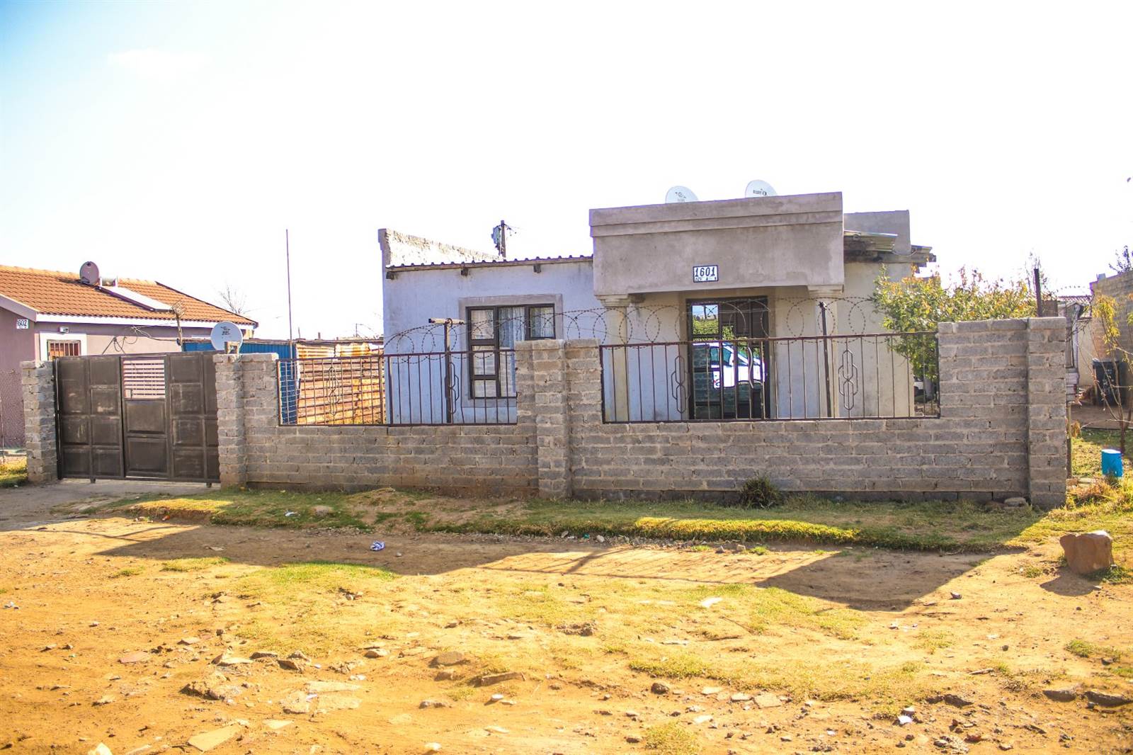 2 Bed House in Orange Farm photo number 18