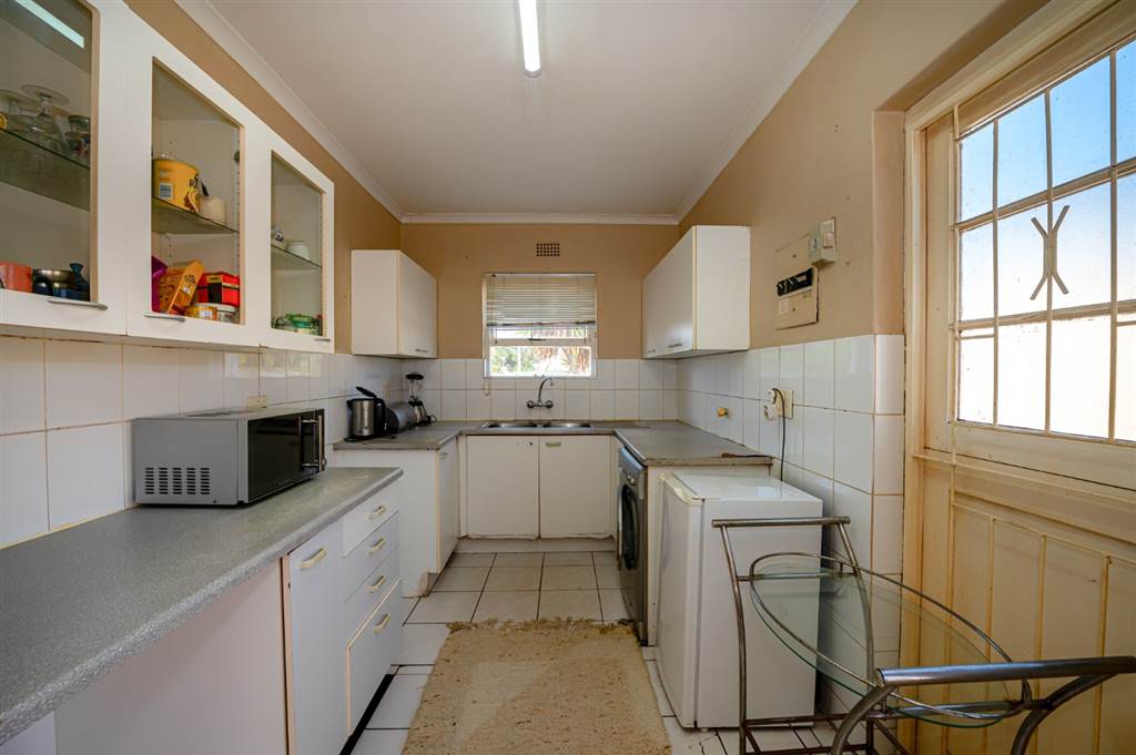 3 Bed House in Tableview photo number 7