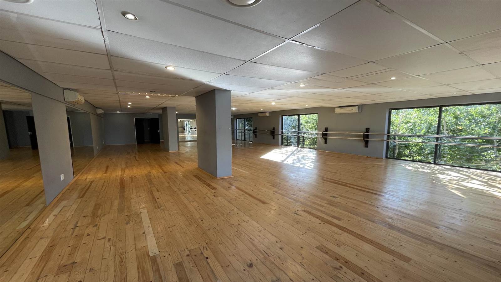 138  m² Commercial space in Tyger Valley photo number 2