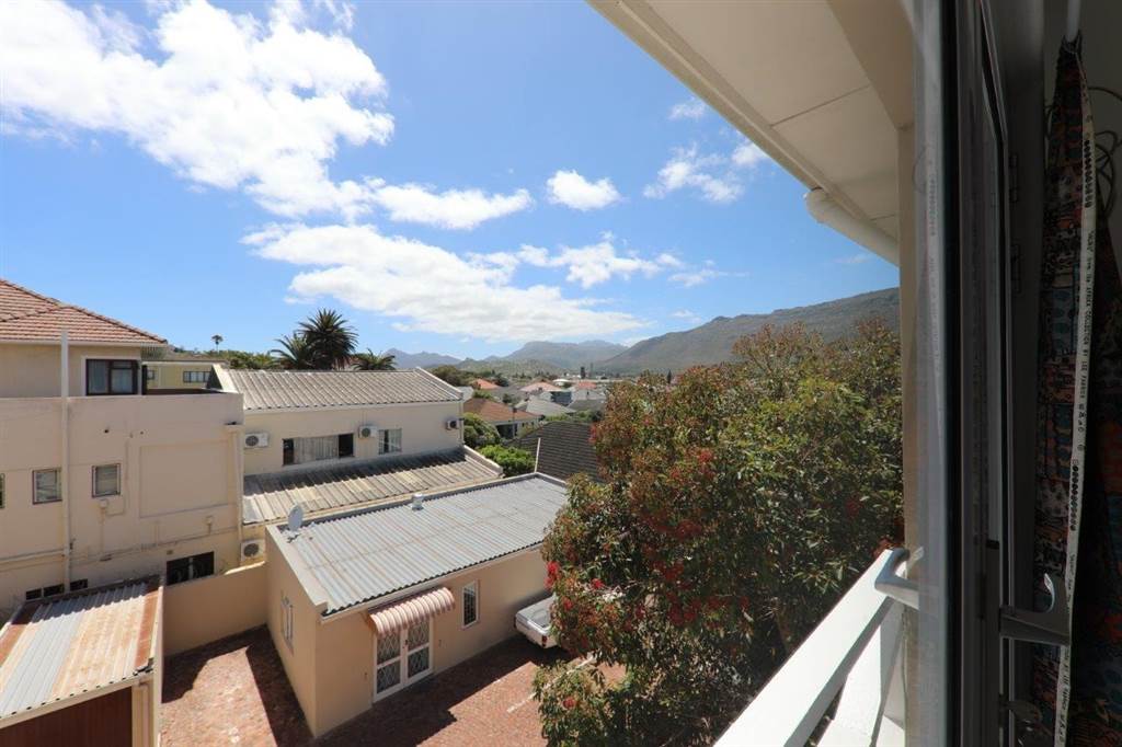 1 Bed Apartment in Fish Hoek photo number 27