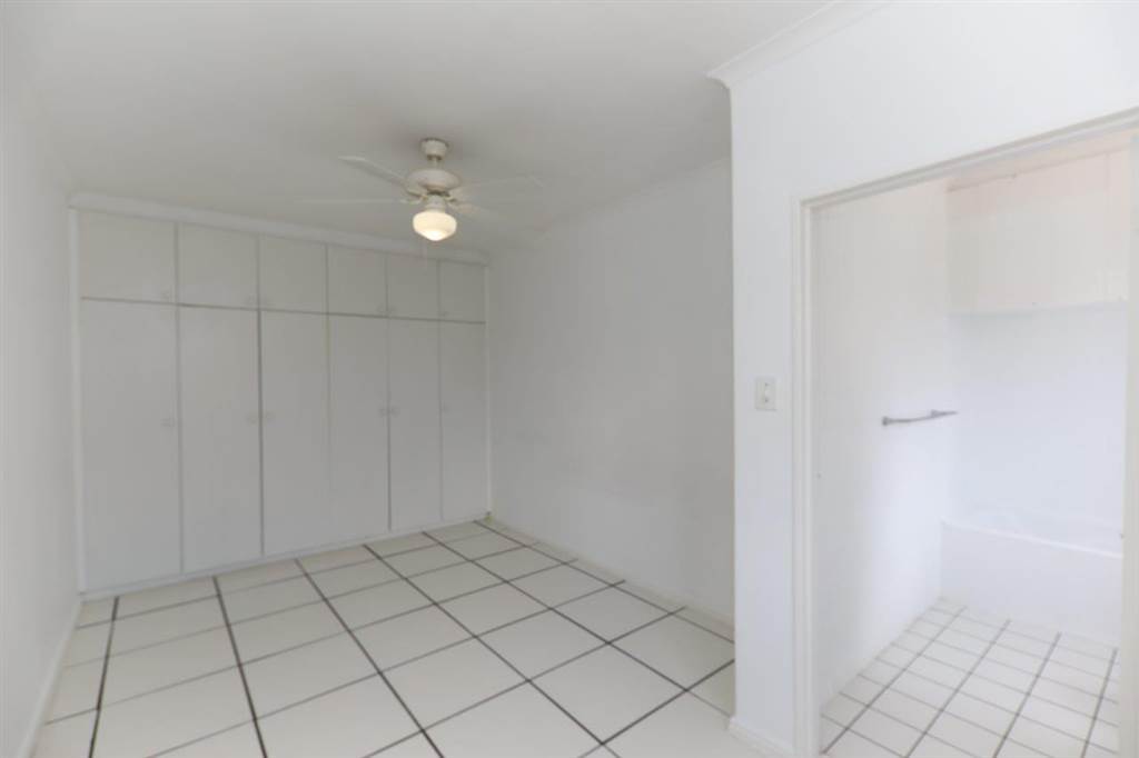 1 Bed Apartment in Fish Hoek photo number 19