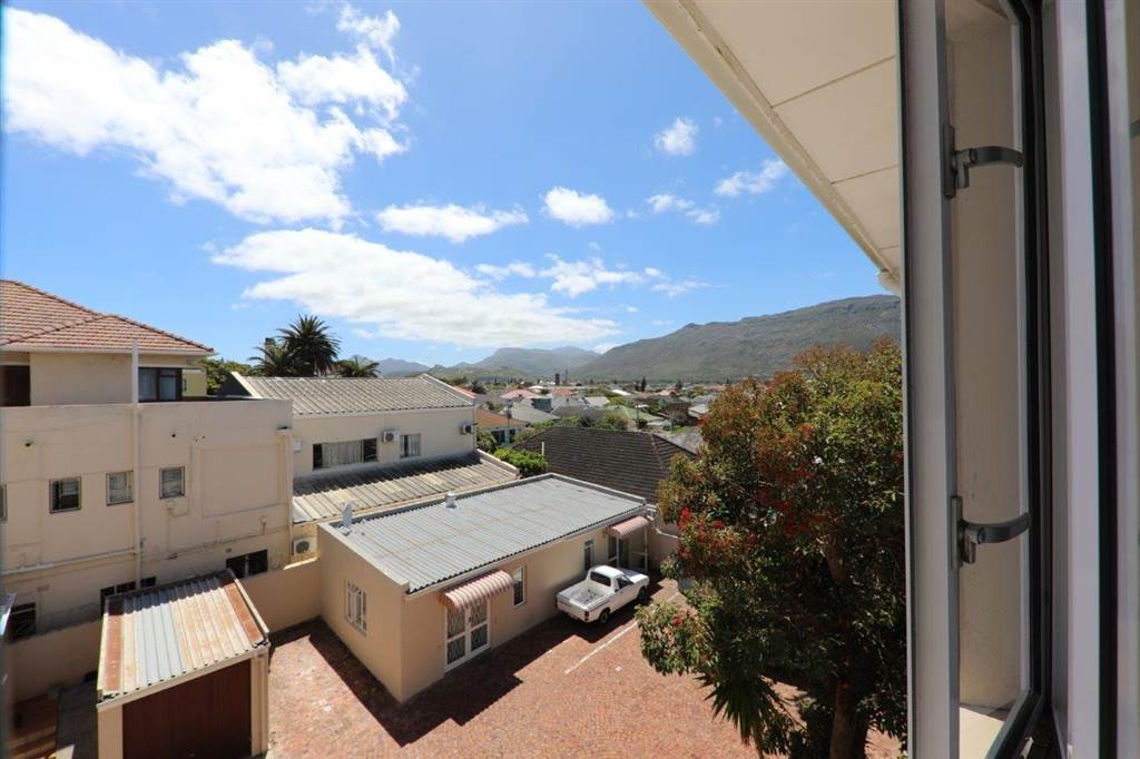 1 Bed Apartment in Fish Hoek photo number 28